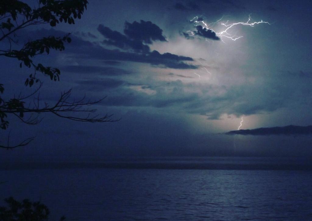 Alerta chuvas intensas com raios e vento forte na região de São Paulo