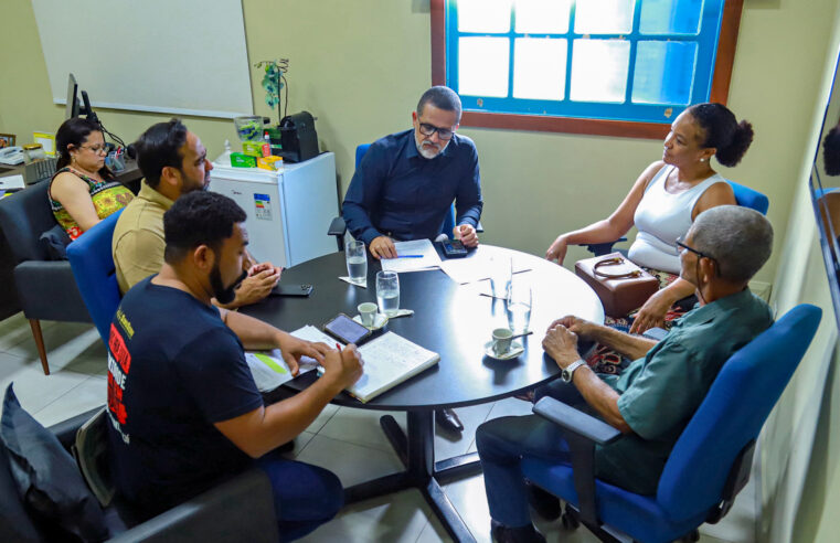 Prefeitura e servidores discutem aumento de salários