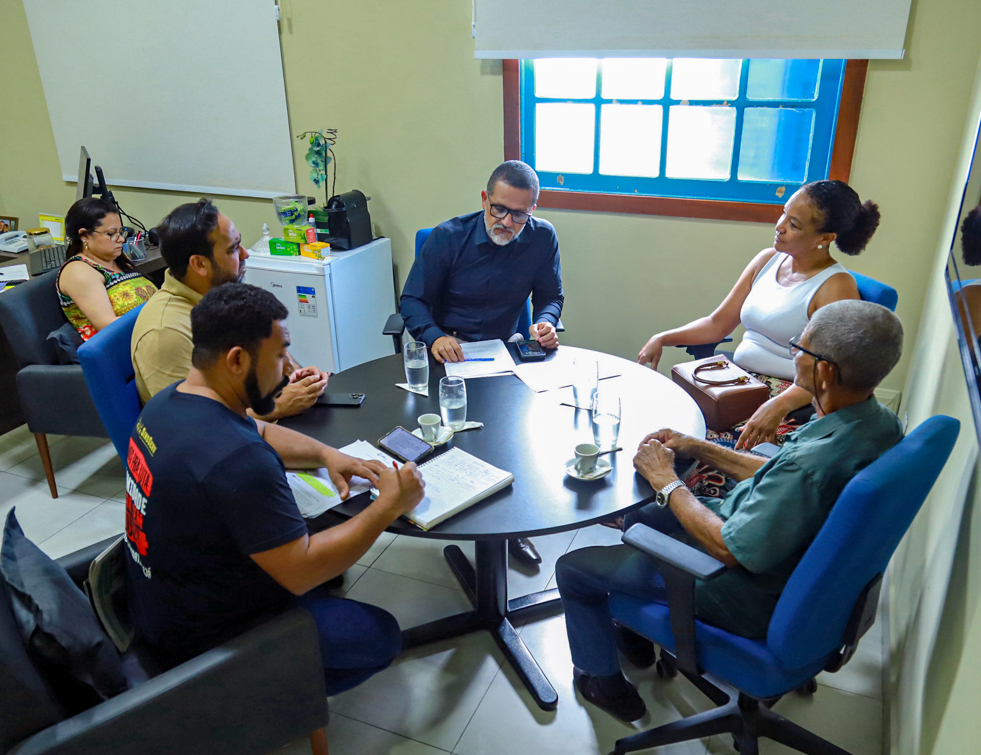 Prefeitura e servidores discutem aumento de salários