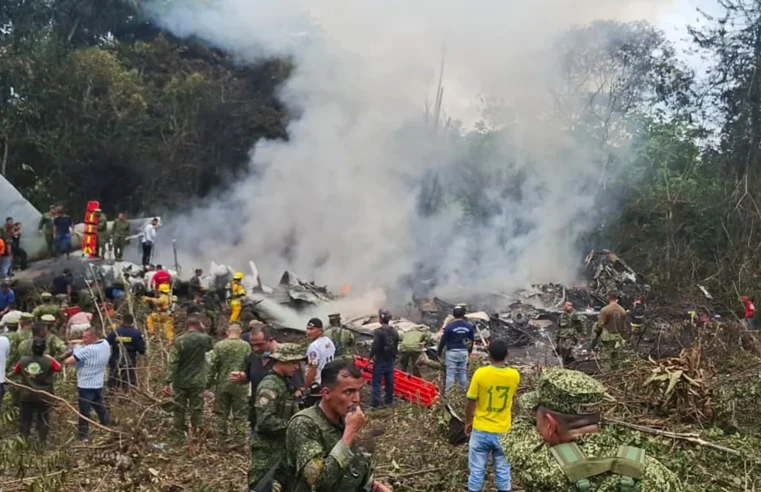 66 mortos em queda de avião militar na Colômbia