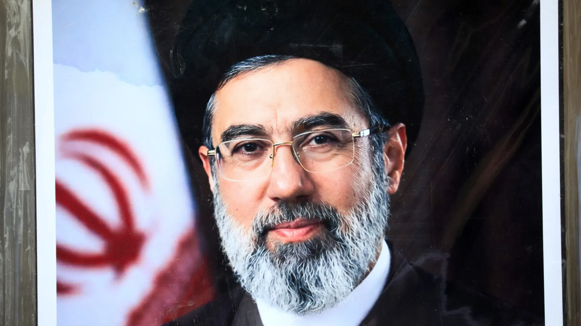 Irã afirma que líder Khamenei está no comando
