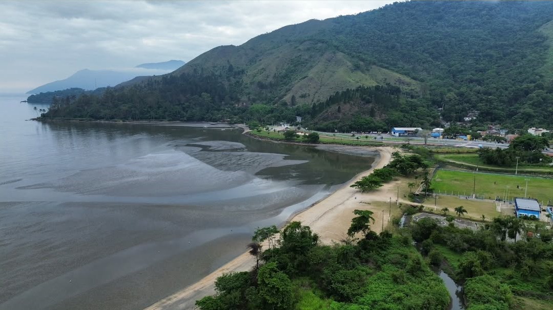 Homem encontrado degolado em praia