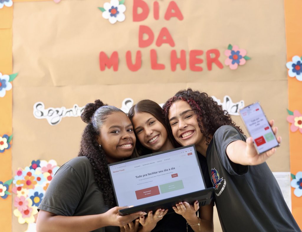 Estudantes criam site de denúncias de violência