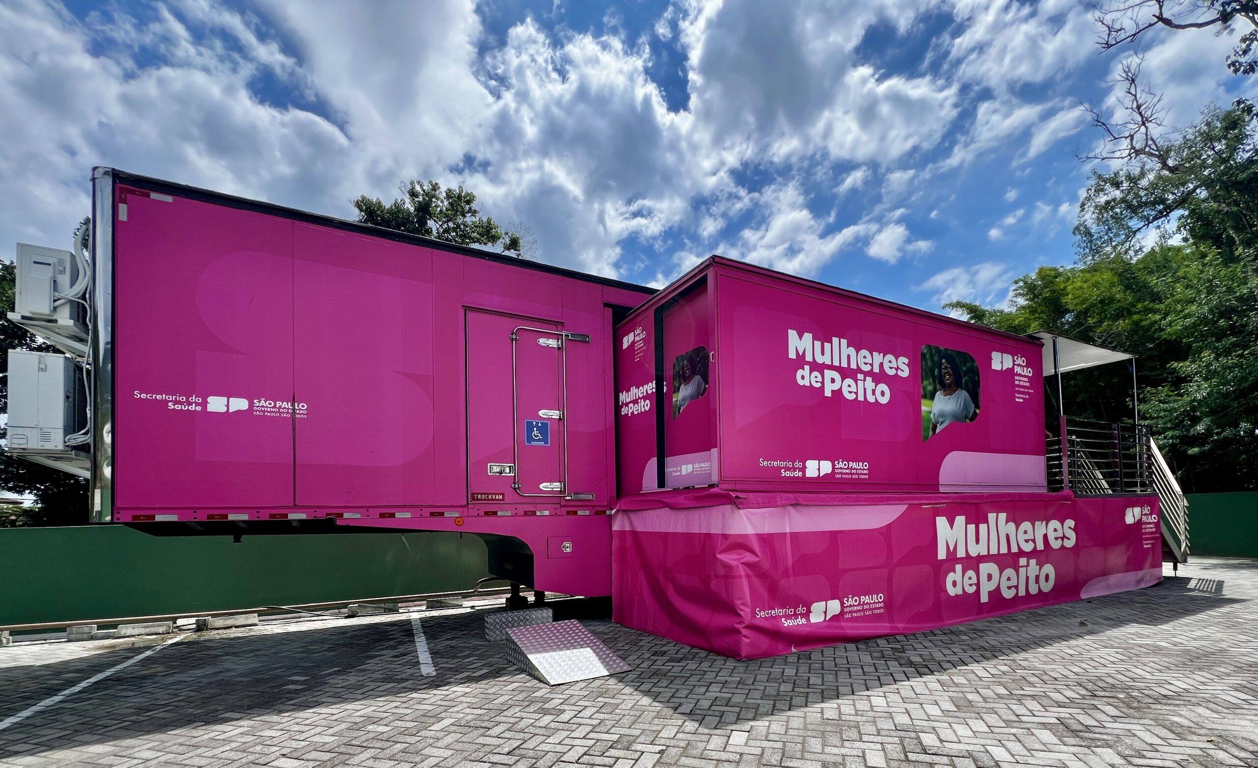 Carreta da Mamografia oferece exames gratuitos em Ilhabela