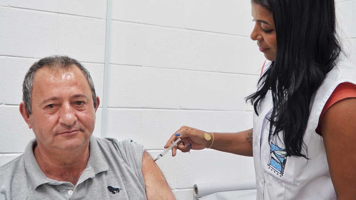 São Sebastião luta contra a gripe em Dia D de vacinação