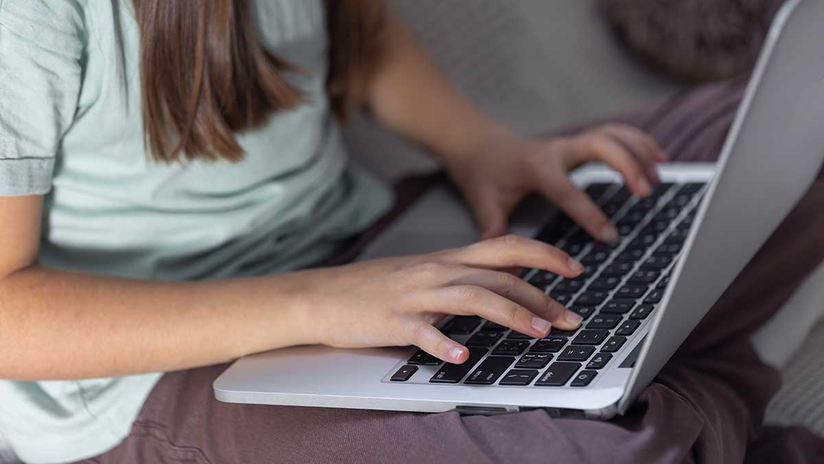 Ilhabela reforça proteção de crianças no ambiente on-line