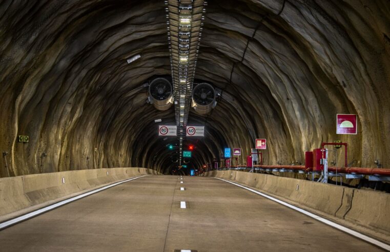 Túneis da Rodovia dos Tamoios fecham para manutenção noturna