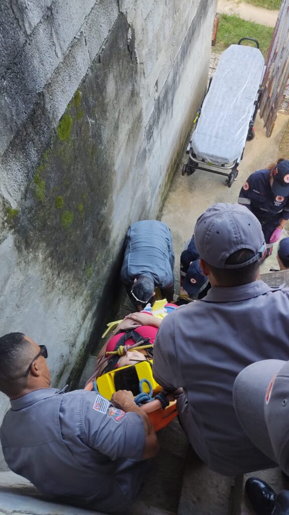 Bombeiros auxiliam SAMU em ocorrência no bairro Cigarras