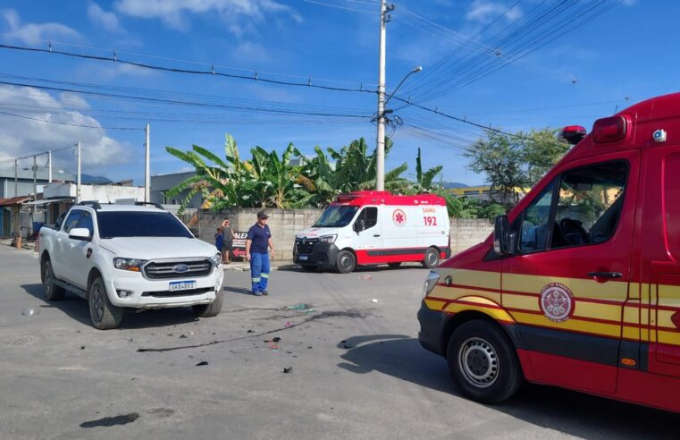 Acidente envolvendo carro e moto deixa duas vítimas em Caraguatatuba