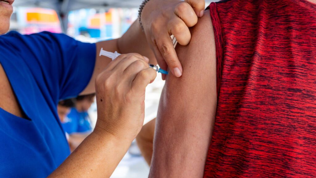 Bertioga oferece Dia D da vacina contra gripe na cidade