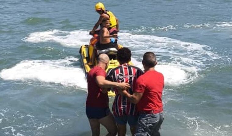 Bombeiros resgatam adolescente em trilha de Ubatuba