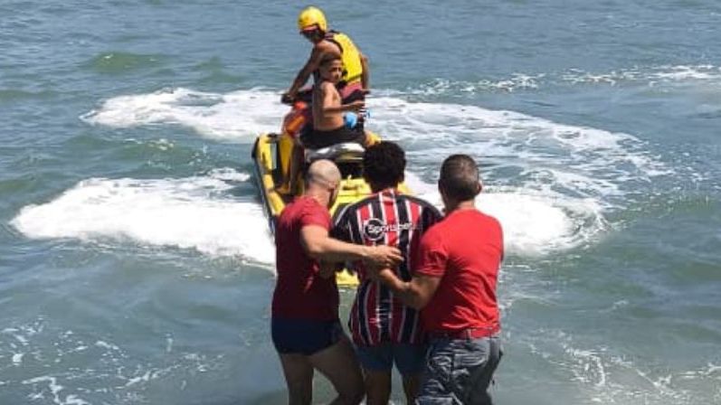 Bombeiros resgatam adolescente em trilha de Ubatuba