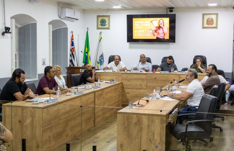 Câmara de São Sebastião discute infraestrutura e educação.