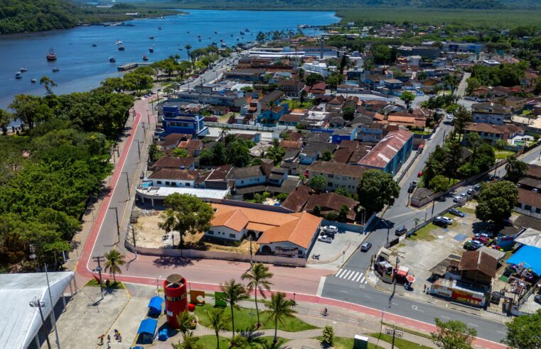 Caminhada fecha avenidas em Bertioga