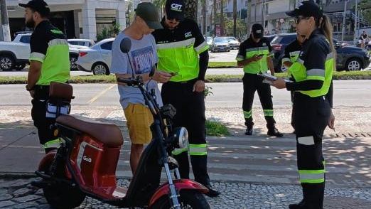 CET-Santos retoma fiscalização de veículos elétricos irregulares