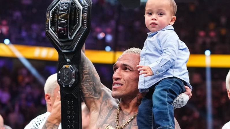 Charles do Bronx vence Holloway e conquista cinturão no UFC 326