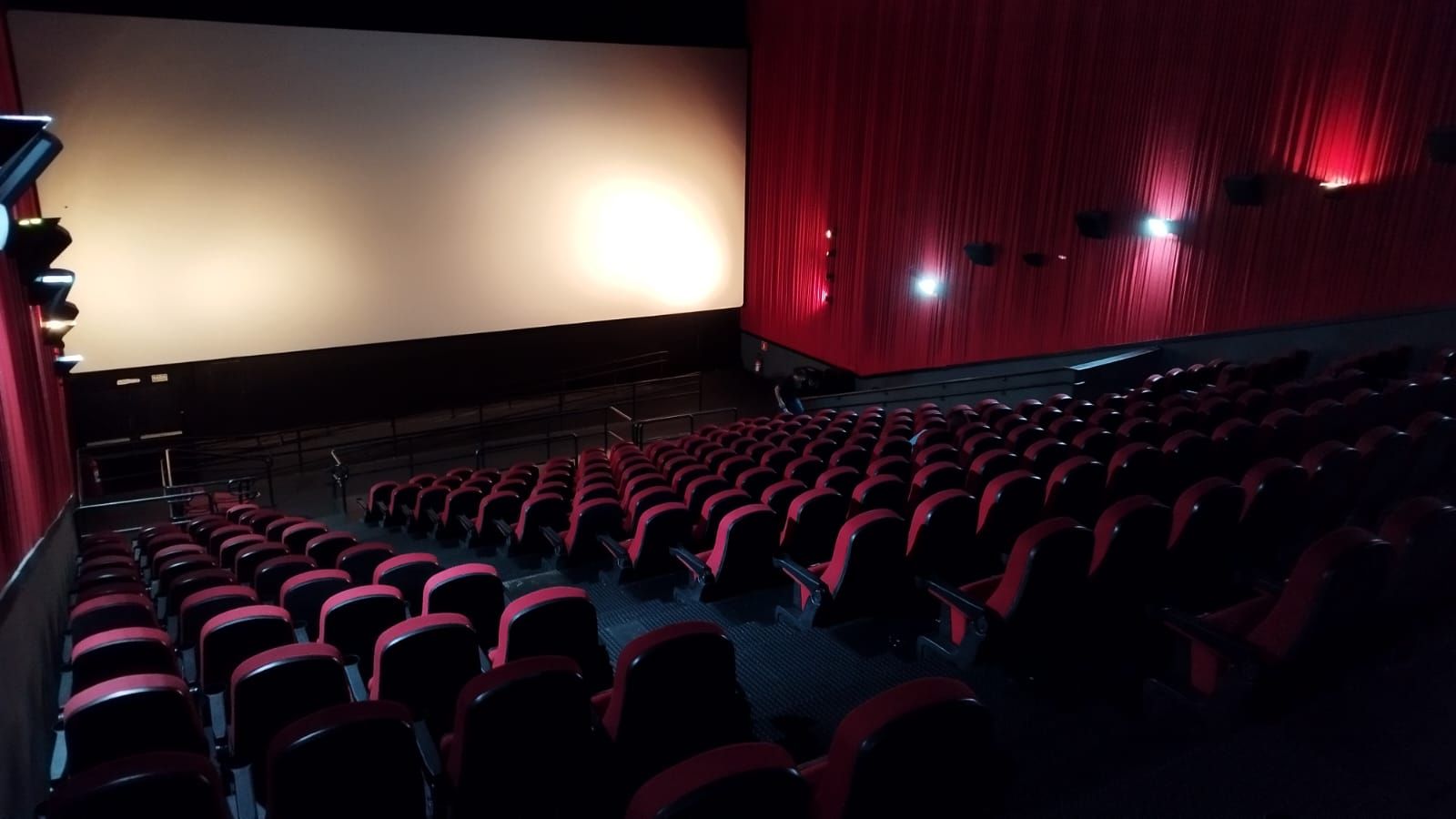 Cine Roxy dá ao Oscar um chefe solidário em São Vicente