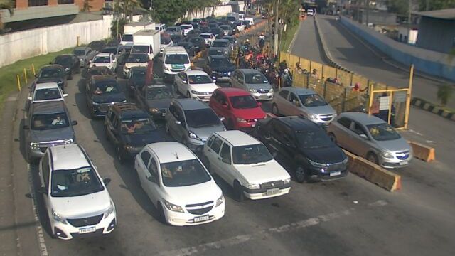 Travessias por balsa em Guarujá e Santos com espera e tempo de viagem conhecidos