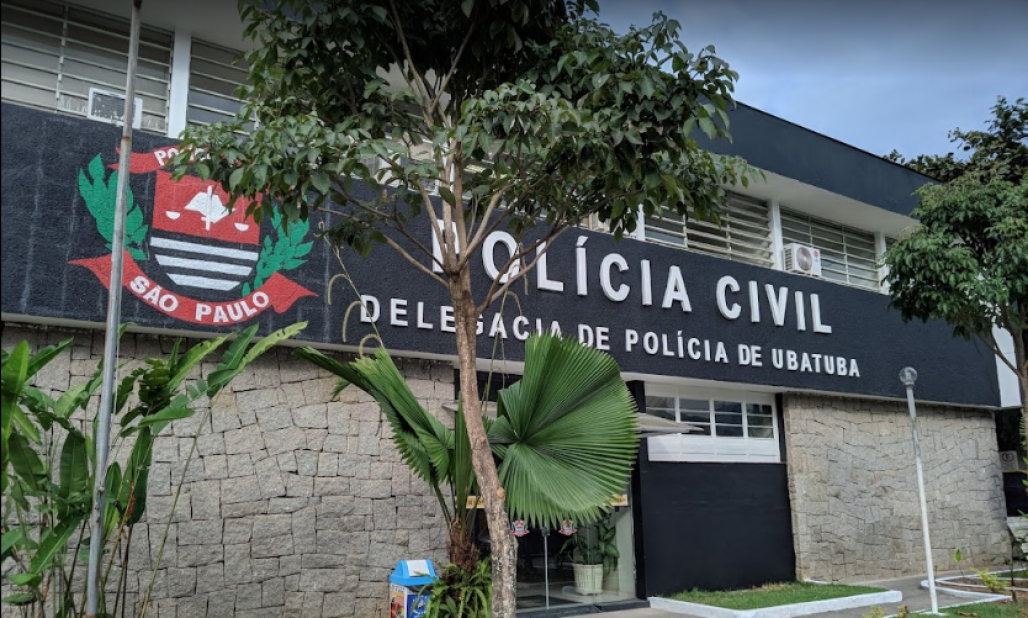 Mãe é acusada de agredir e expulsar filhas de 13 e 15 anos