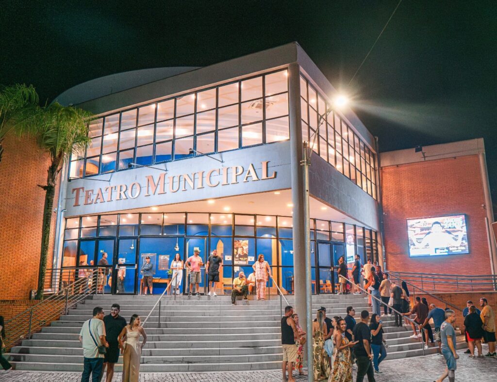 Festival de humor gratuita enche São Sebastião em abril