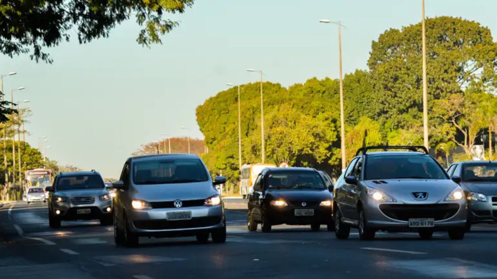 Farol baixo: quando é obrigatório acender?