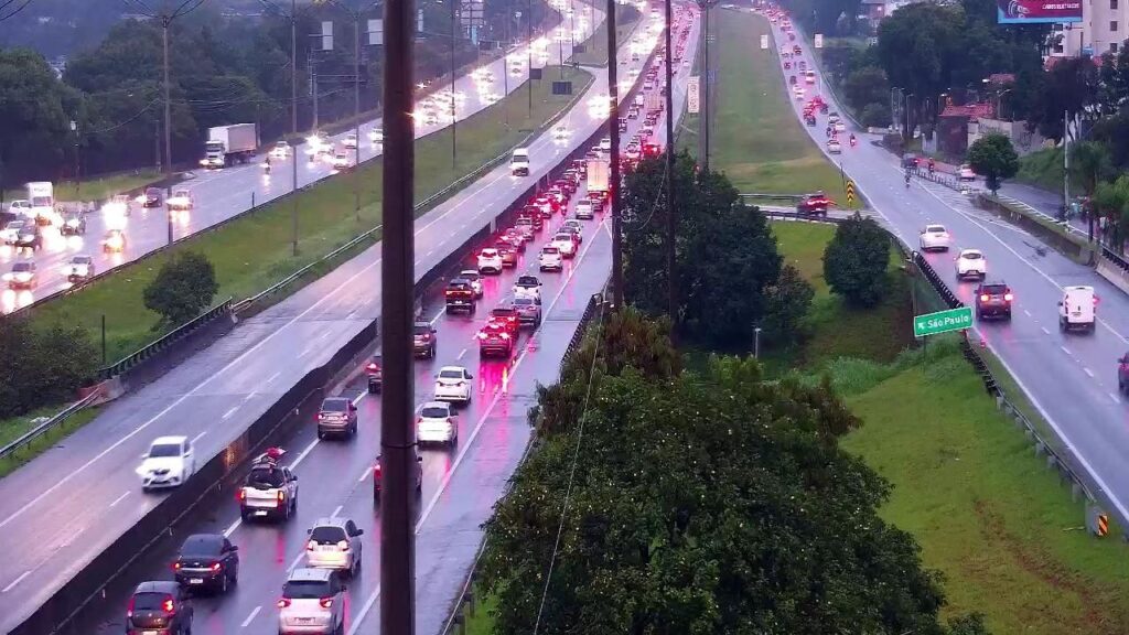Fila no trecho Anchieta e Imigrantes afeta viagem a São Paulo
