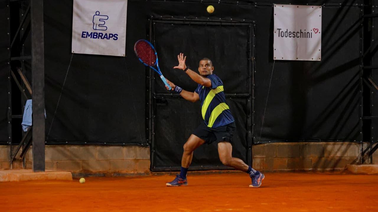 Tênis: 300 atletas no Clube dos Ingleses