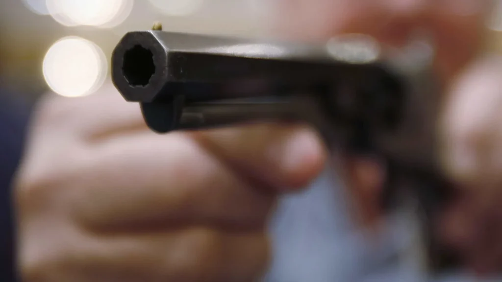 Agente do Serviço Secreto sofre acidente com arma na proteção da ex-primeira-dama