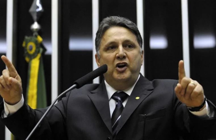 STF anula condenação de Garotinho pela compra de votos