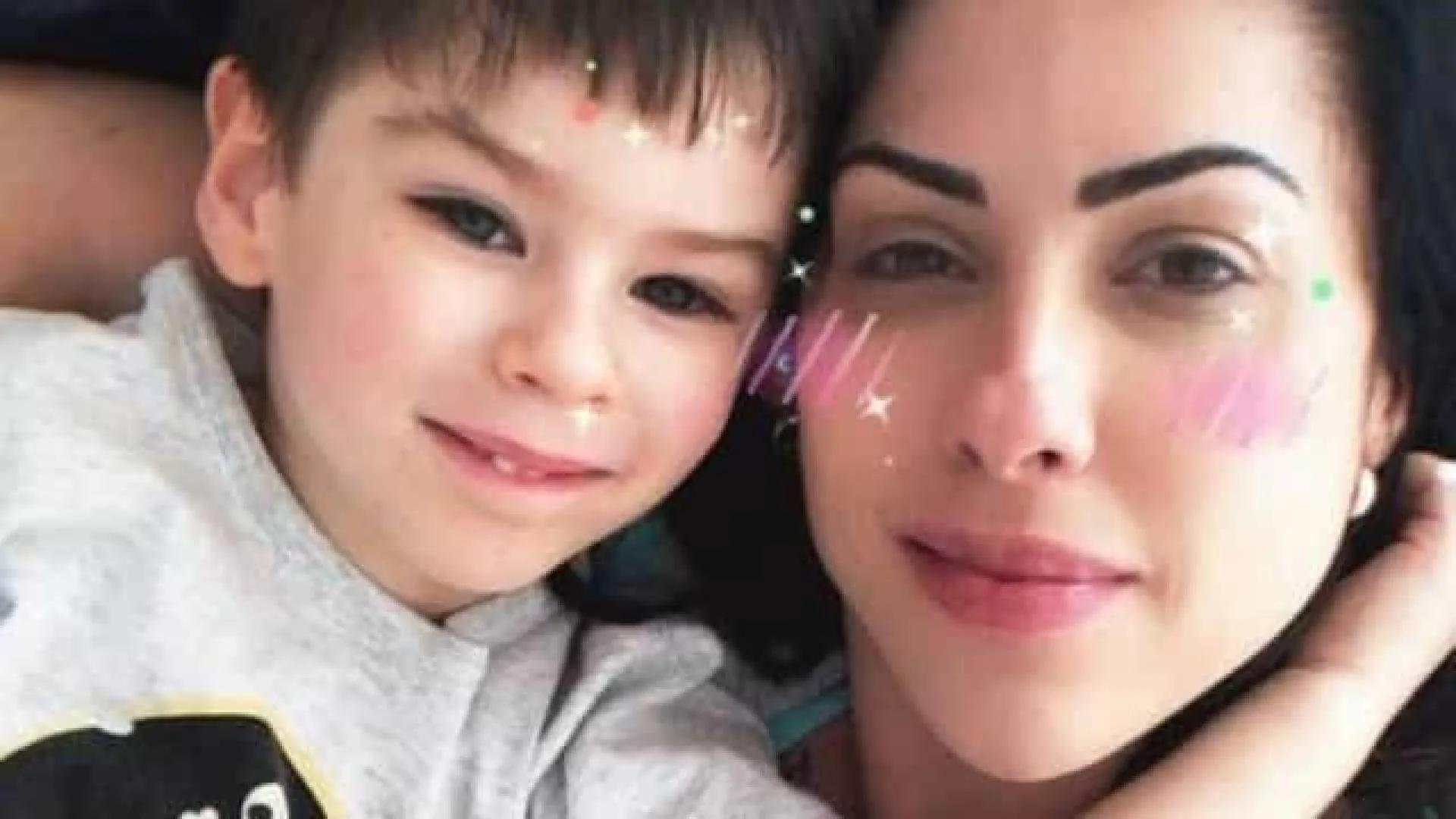 Juíza manda soltar Monique Medeiros, mãe de Henry Borel, e mantém prisão de Jairinho