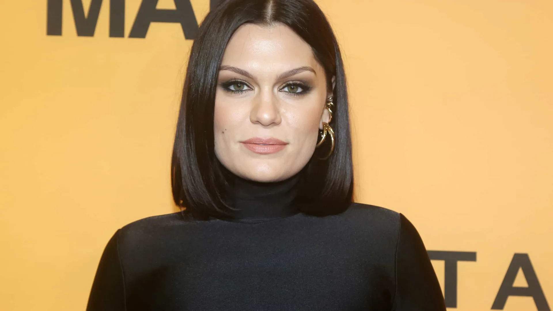 Jessie J luta contra ansiedade e pânico no palco