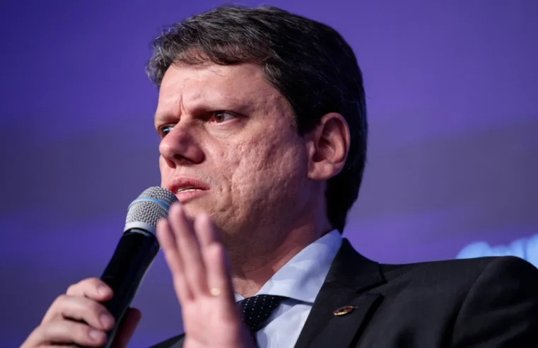 Estudantes invadem Secretaria da Educação em São Paulo