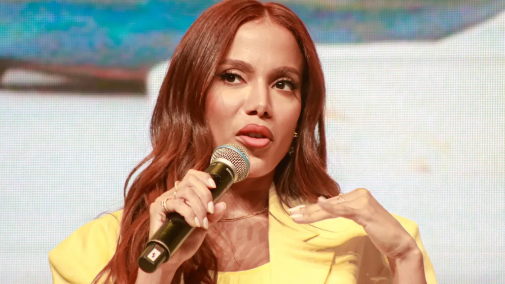 Anitta busca ajuda para irmão preso em Paris