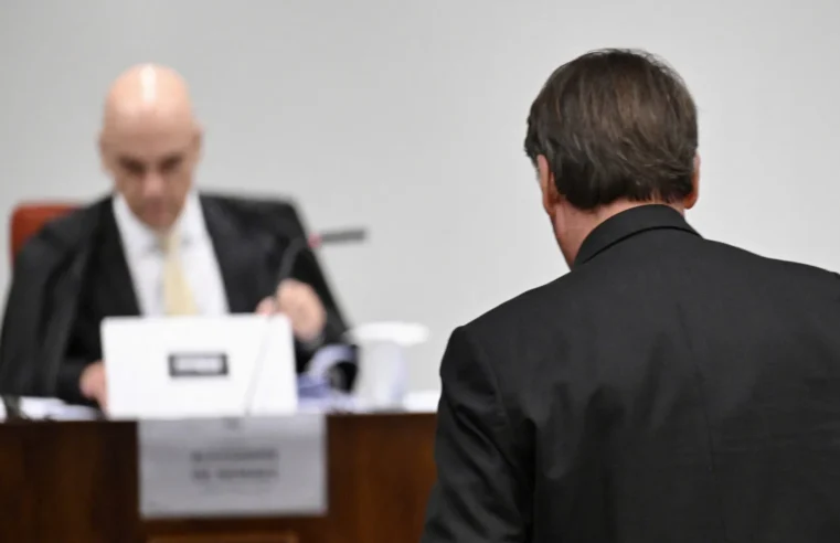 Bolsonaro vai para prisão domiciliar com tornozeleleira