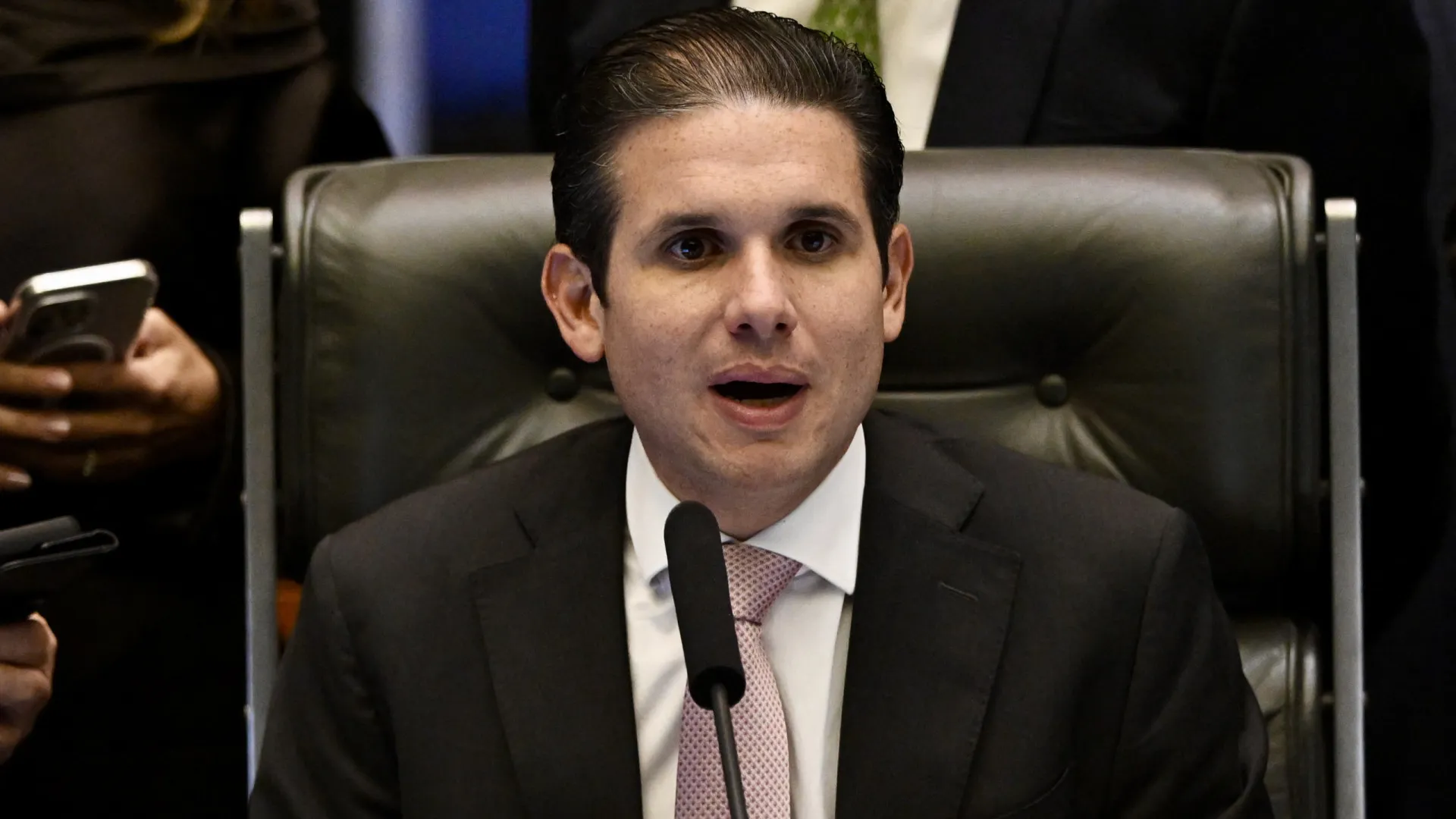 Jornada de trabalho pode ser reduzida, diz presidente da Câmara