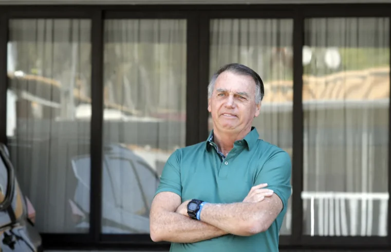 Bolsonaro sai da UTI após 10 dias internado no hospital