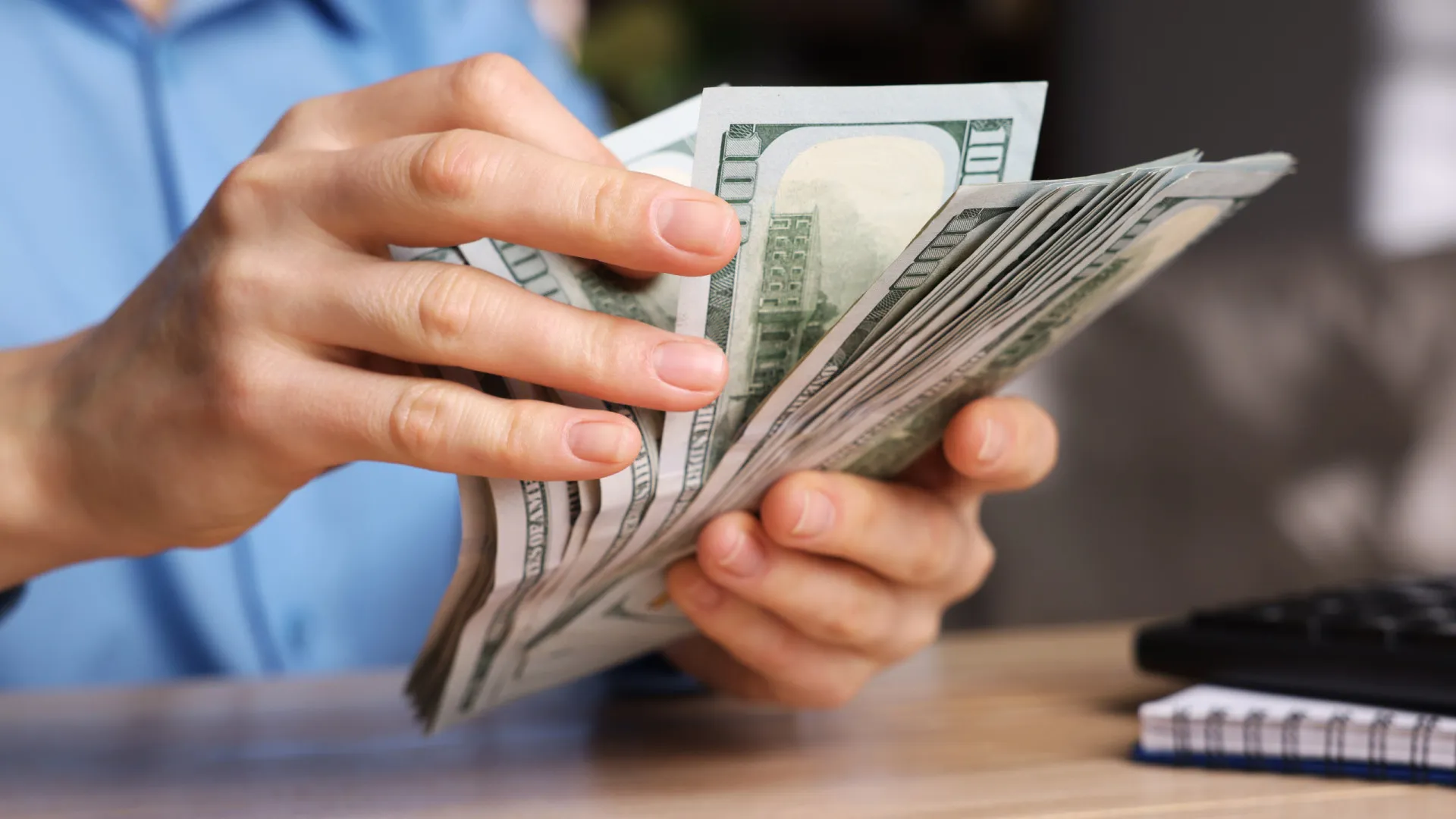 Dólar segue estável até 2027, diz relatório Focus