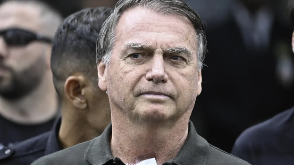 Bolsonaro deve receber alta da UTI em breve, dizem médicos