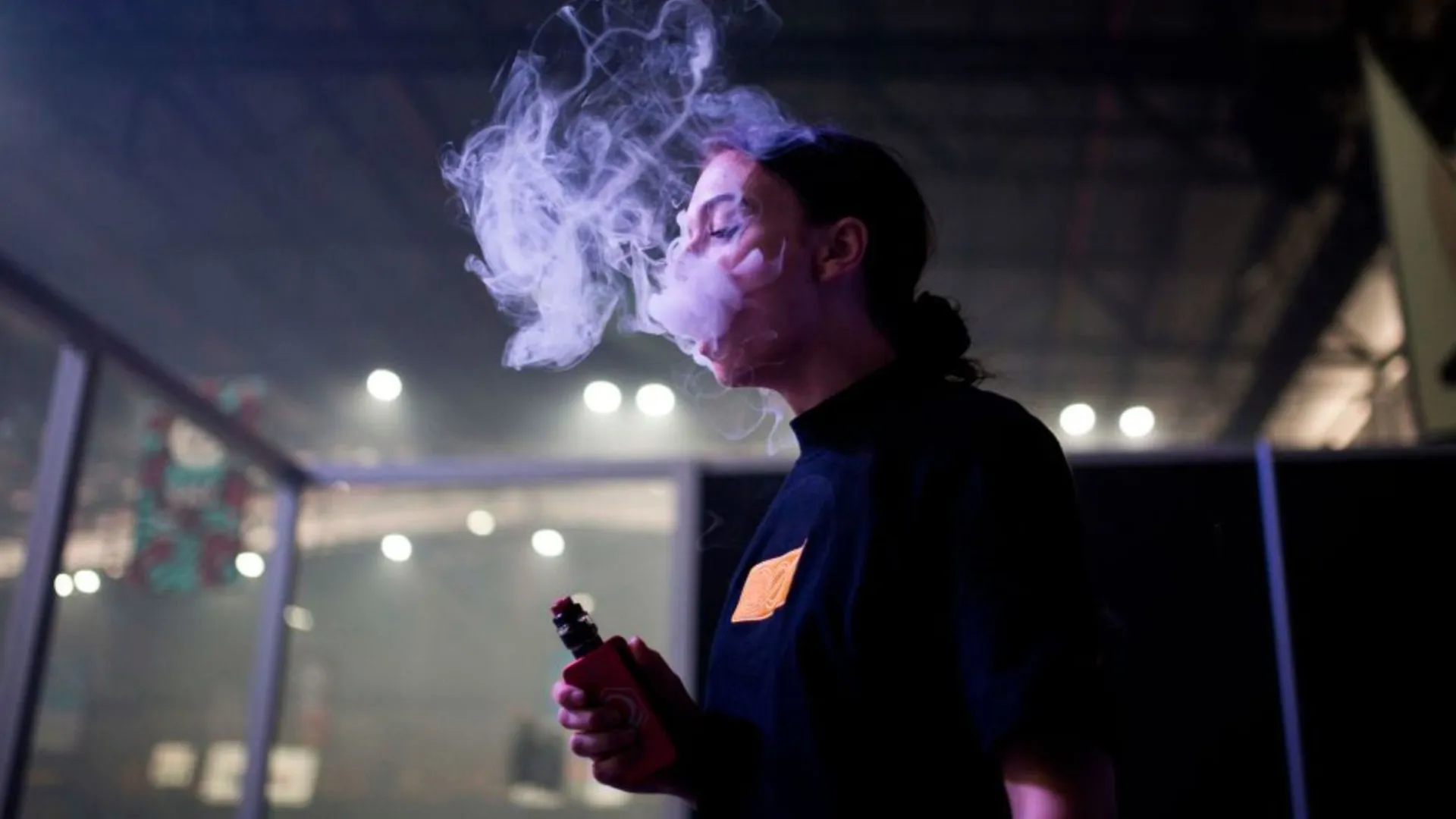 Cigarro eletrônico aumenta vício em nicotina entre jovens