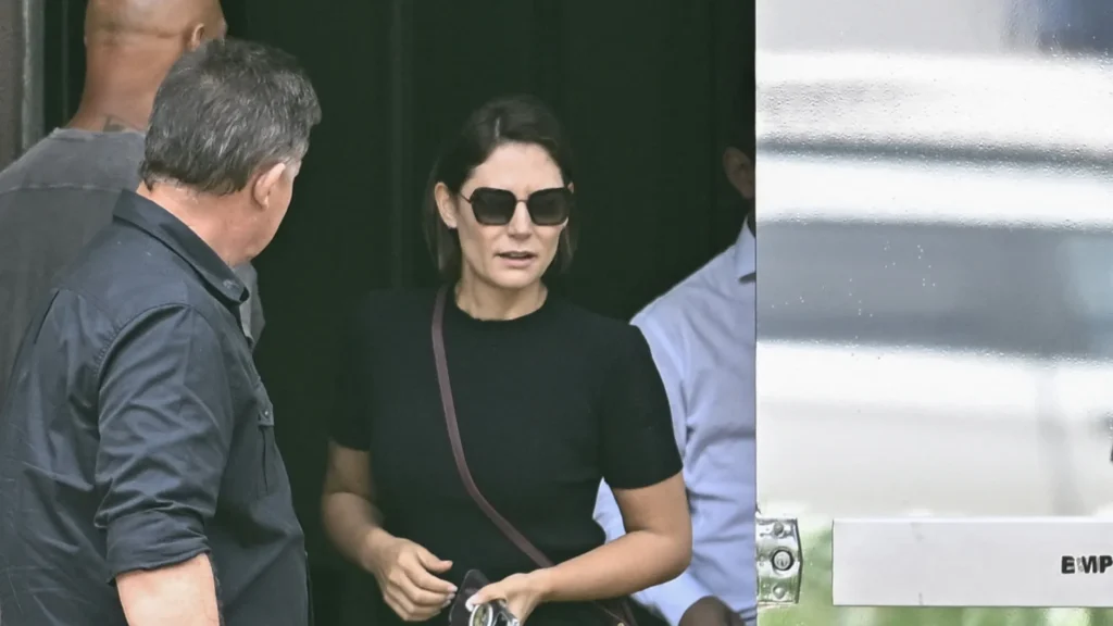 Michelle Bolsonaro comemora prisão domiciliar do marido