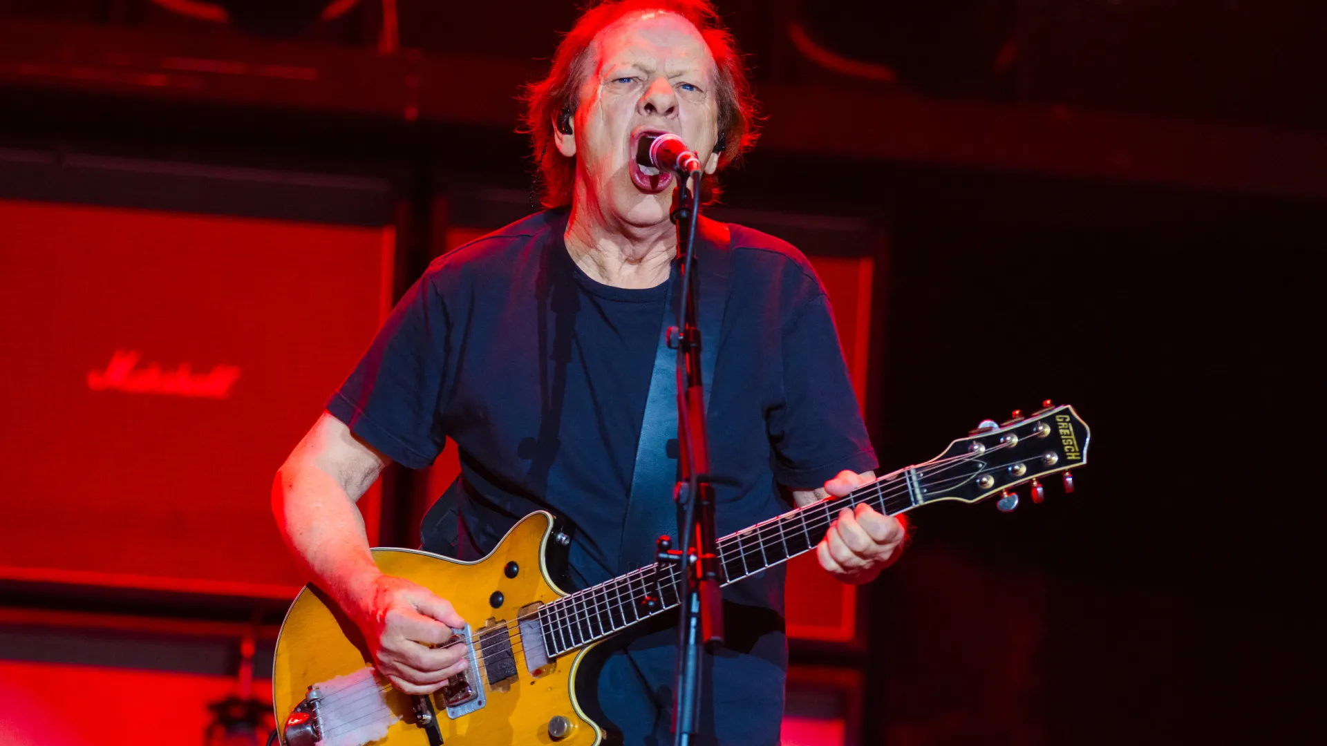 Stevie Young, guitarrista do AC/DC, é internado na Argentina