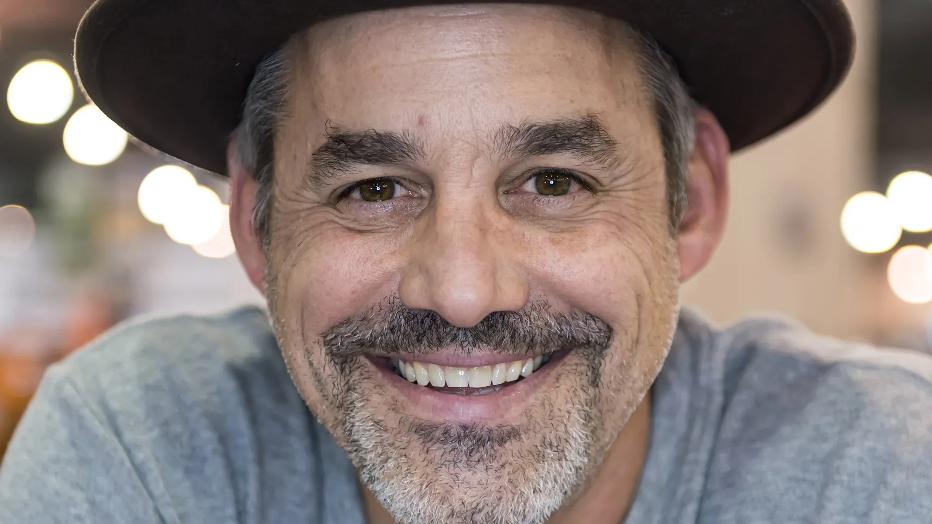 Morre Nicholas Brendon, de "Buffy – A Caça-Vampiros", aos 54 anos