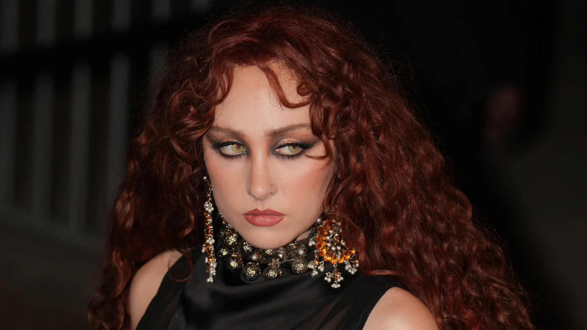 Equipe de Chappell Roan nega responsabilidade por incidente com fã