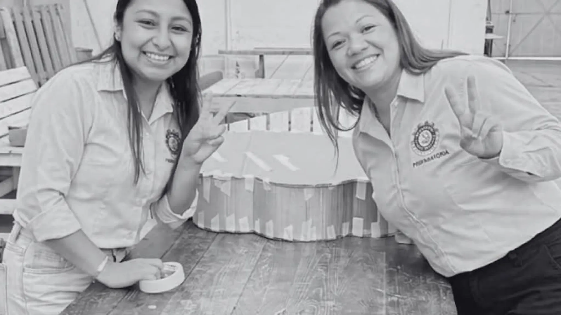 Aluno de 15 anos mata 2 professoras a tiros em escola mexicana