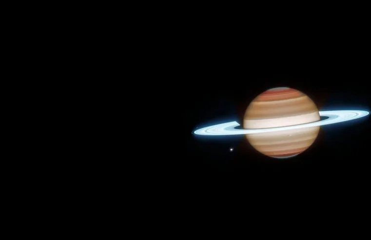 Saturno revela detalhes impressionantes na atmosfera e anéis