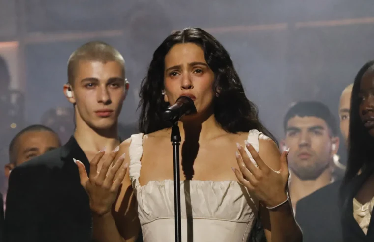 Rosalía interrompe show devido a sintomas de intoxicação alimentar