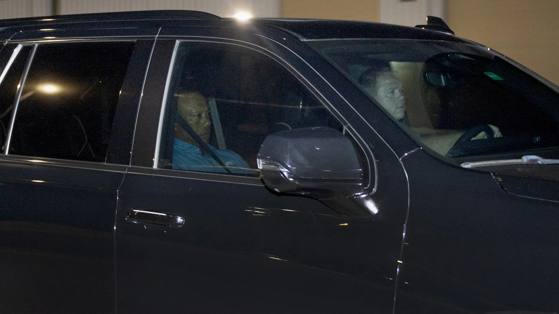 Tiger Woods libertado após acidente de carro nos EUA