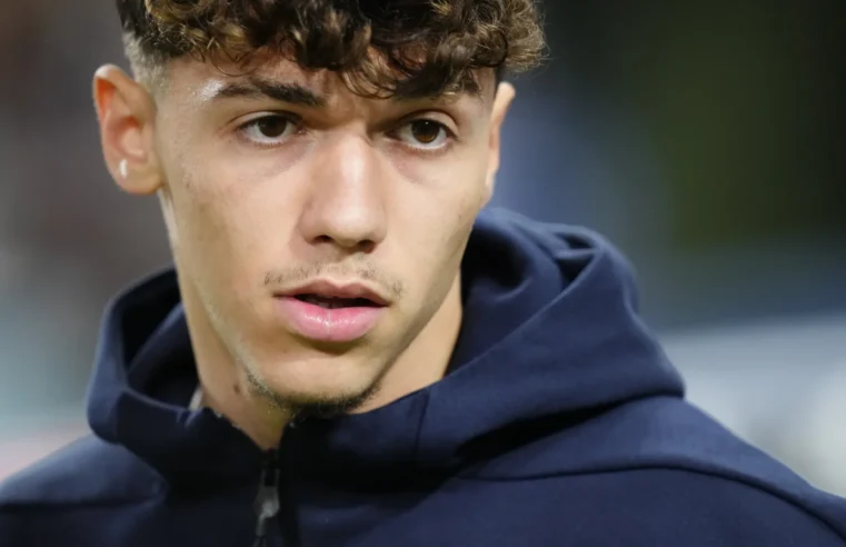 Jogador de futebol escolhe seleção da Espanha