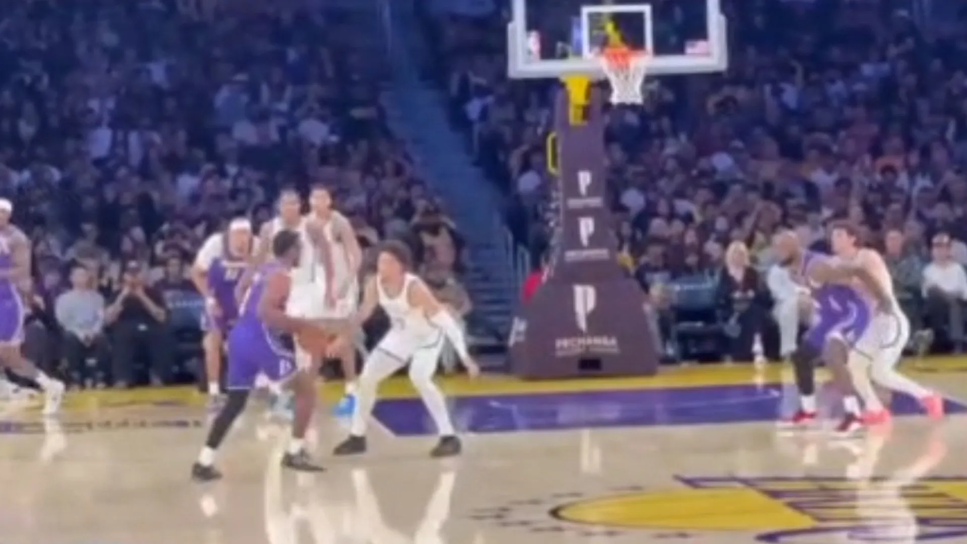 Pai e filho fazem história na NBA com assistência incrível