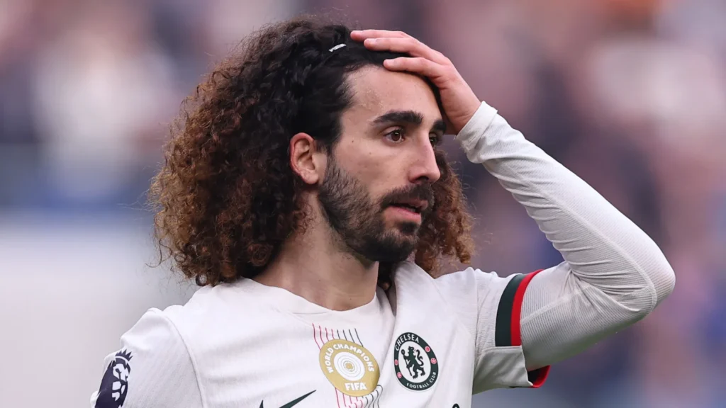 Cucurella critica decisão da diretoria do Chelsea